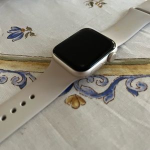 40mm Case - Aluminum Apple watch 💕 I only wore a few months